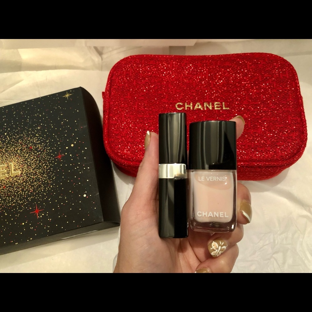 BNIB Chanel Holiday Gift Set Nail and Lips Set